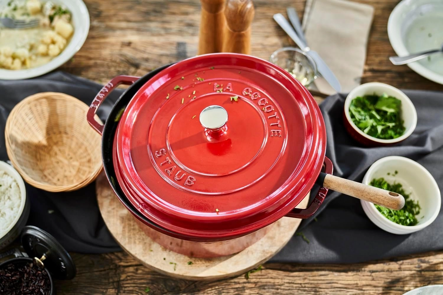 7-Qt. Round Dutch Oven Color: Cherry
