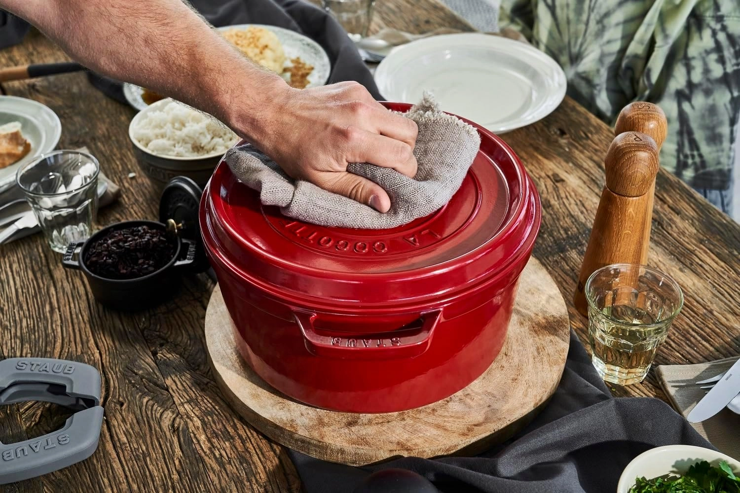 7-Qt. Round Dutch Oven Color: Cherry