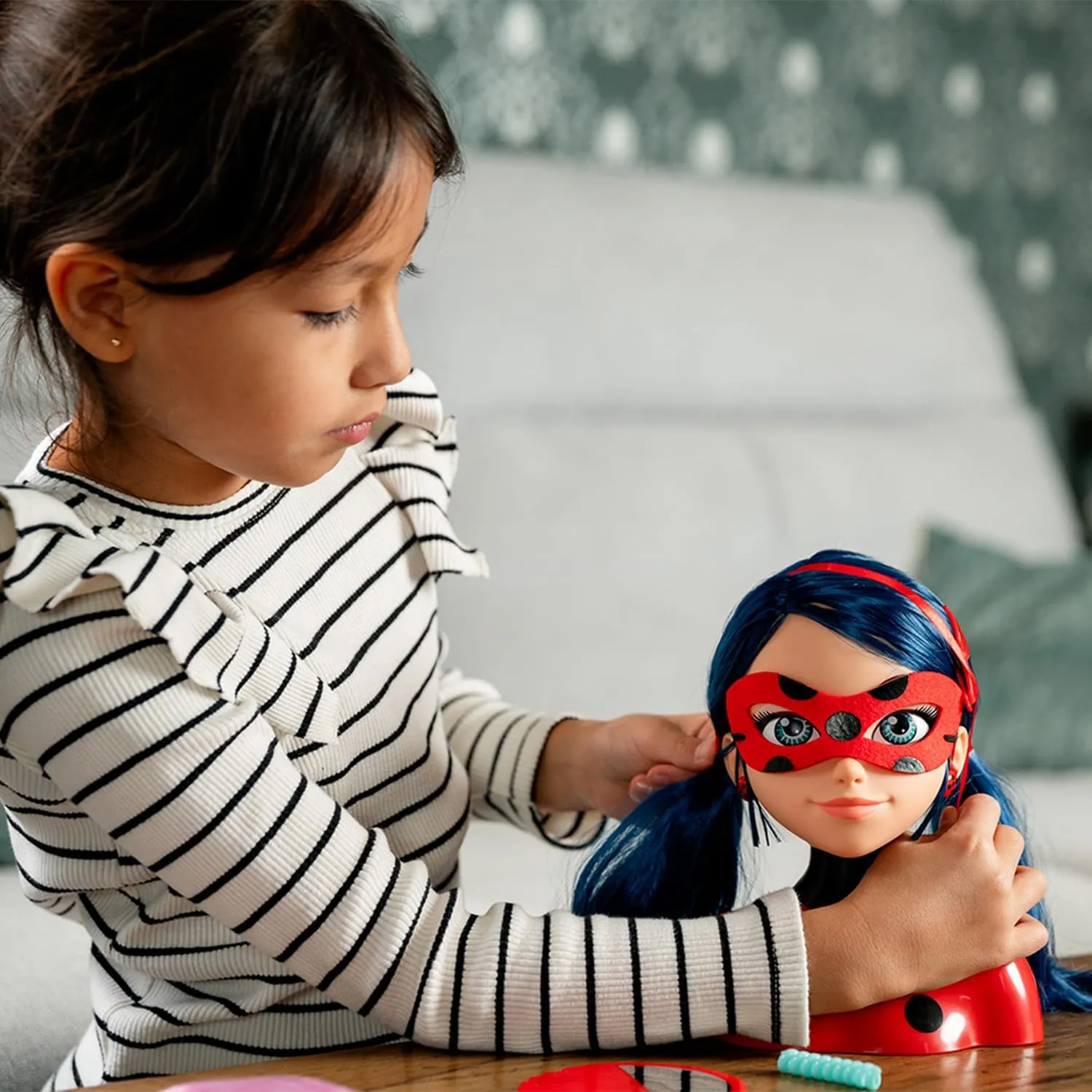 Bandai Miraculous Ladybug Miraculous Deluxe 21 cm Comb Head Marinette   30 Accessories P50247