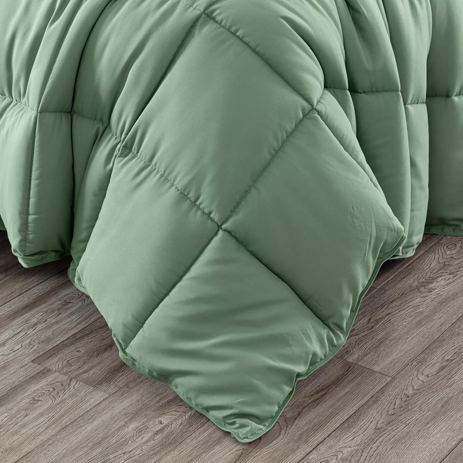 Chezmoi Collection 3-Piece Sage Green Comforter Set Queen Size - 110GSM Peach Skin Microfiber Polyester All Season Down Alternative Comforter Set