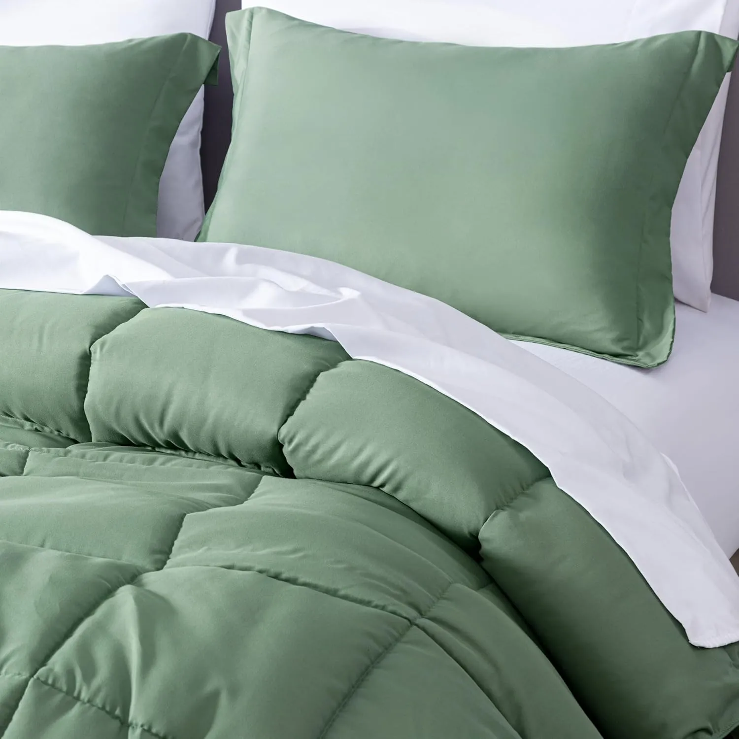Chezmoi Collection 3-Piece Sage Green Comforter Set Queen Size - 110GSM Peach Skin Microfiber Polyester All Season Down Alternative Comforter Set