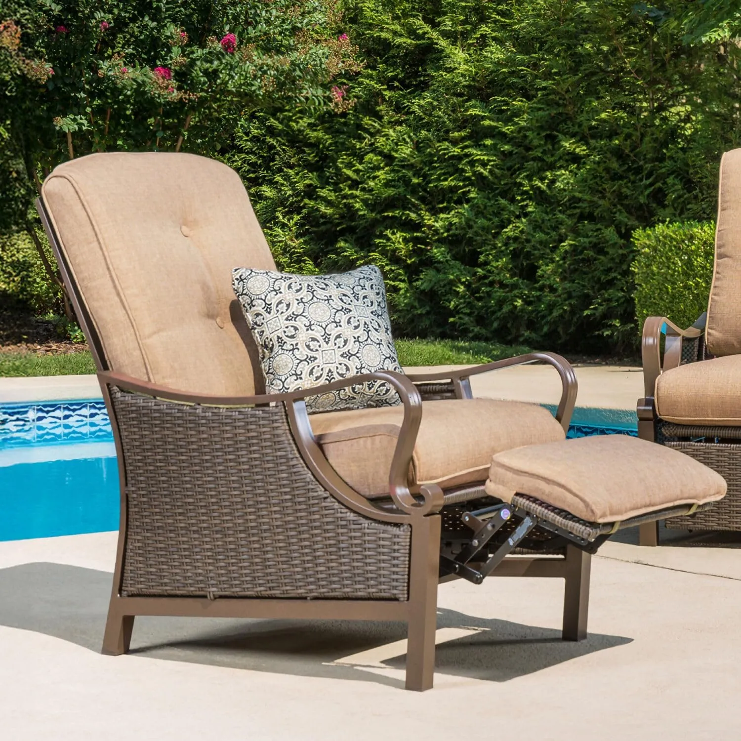 Hanover Ventura Outdoor Recliner in Tan, Outdoor Recliner Chair for Porch, Deck, Pool, Lounge Chairs for Outside Seating