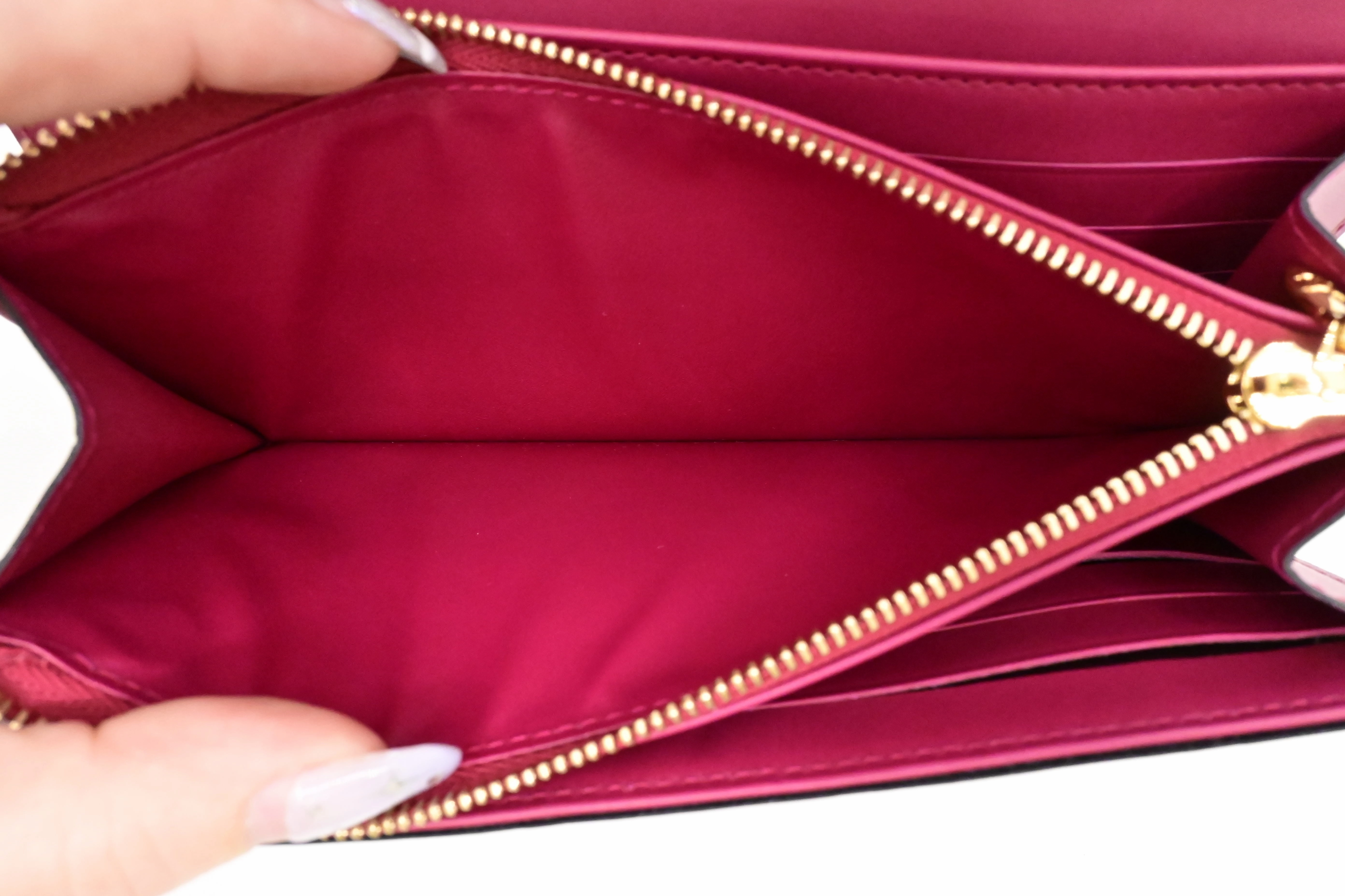 Louis Vuitton Wallet on Chain in Rose Pop Vernis Leather