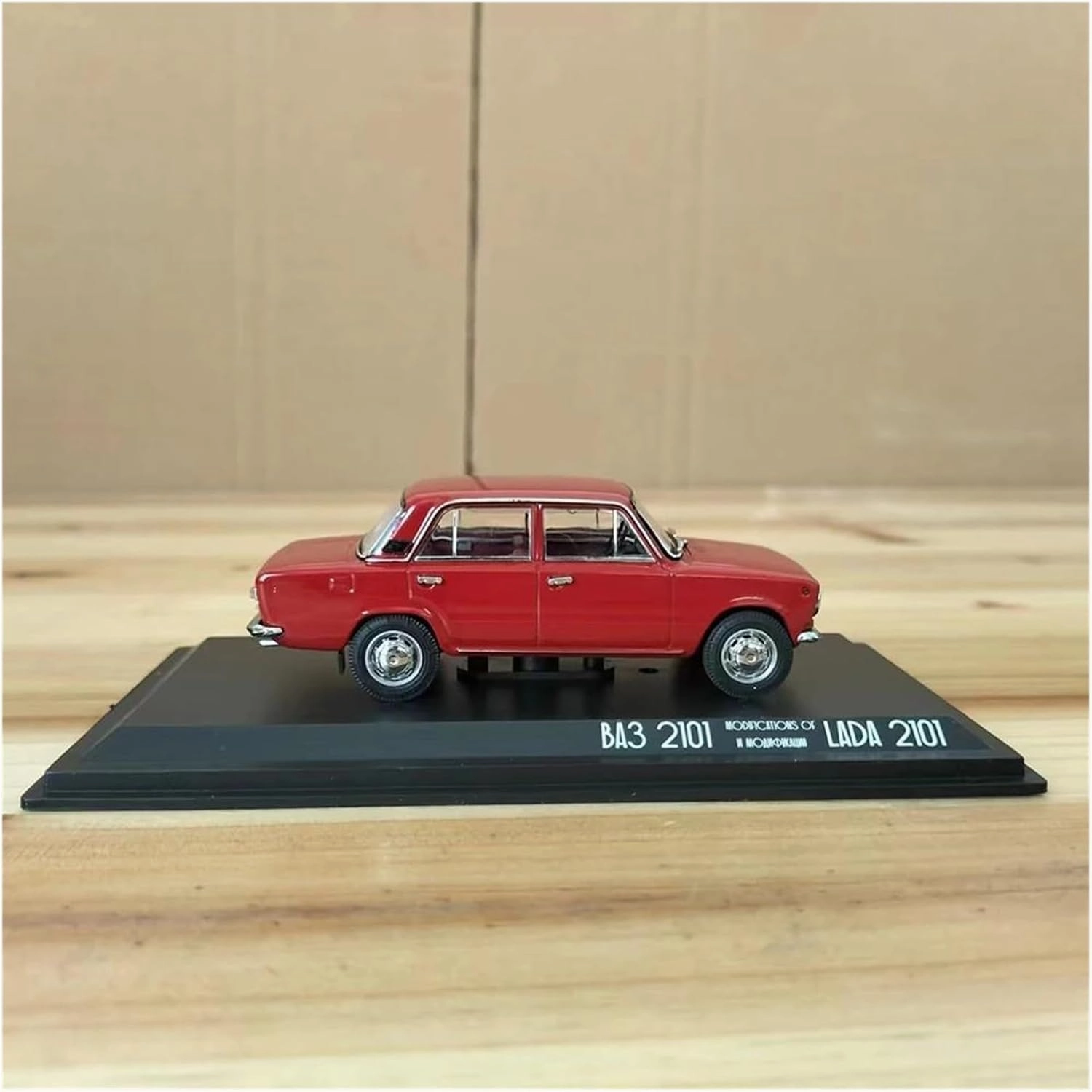 Metal Die Cast Toy Cars Die-cast 1:43 for Ba3 Lada 2101 Retro Alloy Car Model Collection Display Home Decoration Metal Ornaments for Home Or Office Décor(Red)